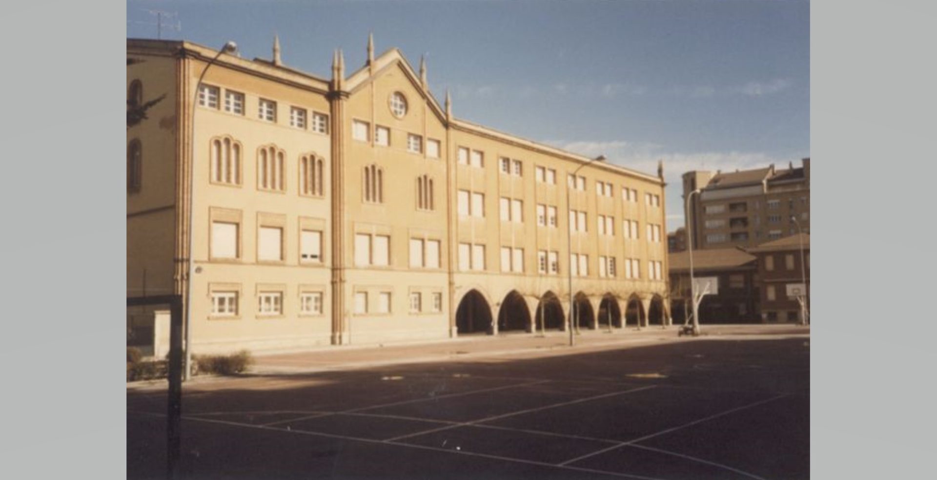 CONCURSO INTERNACIONAL DE ENSAYO FISC-ODN’s «Derribar muros, construir puente»